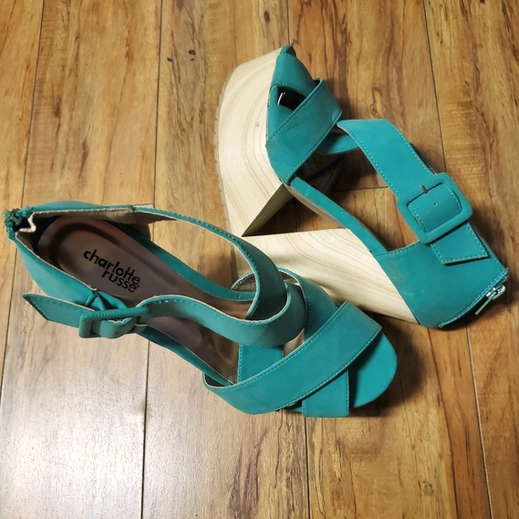 Shoes - Picture 1 of 4